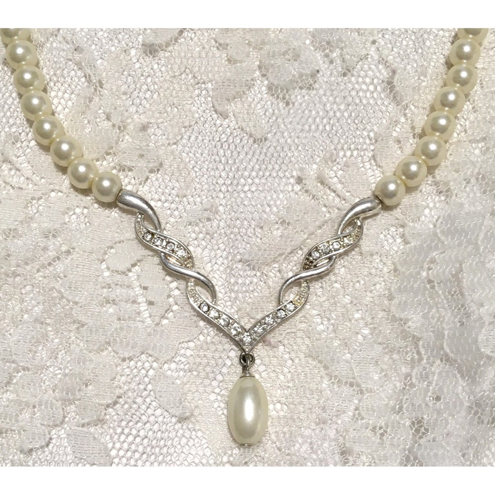 Vintage Avon NRT Faux Pearl Rhinestone Pendant Necklace Bracelet Earrings Set